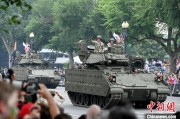 梦见喜被美国纪念陆军成立250周年阅兵仪式在华盛顿举行